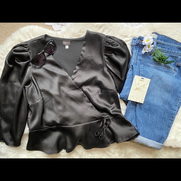 Black V-neck Blouse - Picture 1 of 3